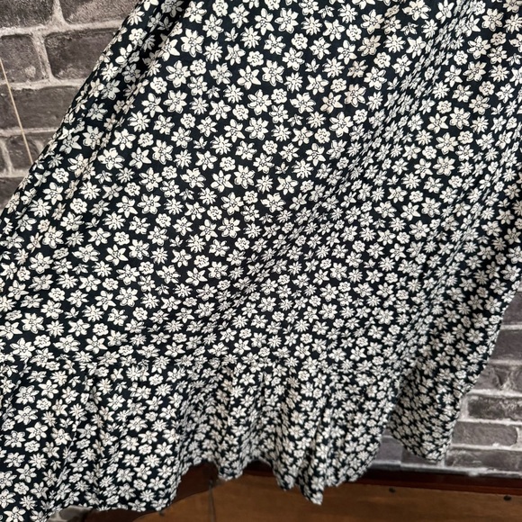 NWT Billabong flirty mood floral black white puff sleeve mini dress - Picture 8 of 16